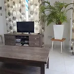 Peaceful Townhouse With Private Pool Near The Sea